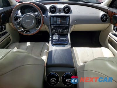 Zdjęcie 8 z 12 samochodu: 2014 JAGUAR XJ VIN:SAJWA1CZ7E8V74354 - miniatura