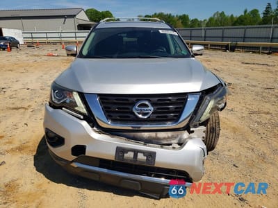 Piąte zdjęcie samochodu w środku: 2017 NISSAN PATHFINDER SL VIN:5N1DR2MM8HC601694 - miniatura