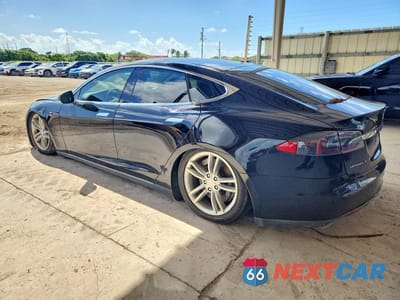 Drugie zdjęcie samochodu z przodu: 2013 TESLA MODEL S VIN:5YJSA1DN9DFP07929 - miniatura