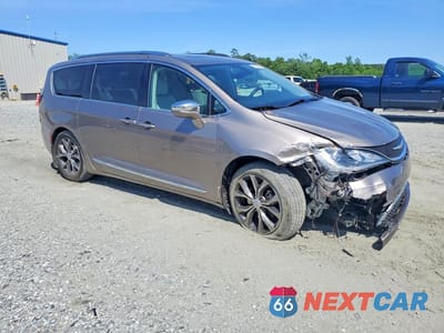 Czwarte zdjęcie samochodu z boku: 2017 CHRYSLER PACIFICA LIMITED VIN:2C4RC1GG8HR643298 - miniatura