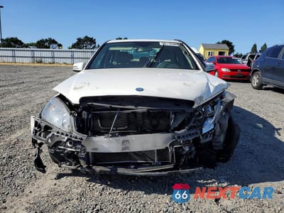 Piąte zdjęcie samochodu w środku: 2011 MERCEDES-BENZ C 300 VIN:WDDGF5EBXBF645071 - miniatura