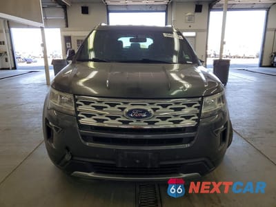 Piąte zdjęcie samochodu w środku: 2018 FORD EXPLORER XLT VIN:1FM5K8D88JGC49343 - miniatura