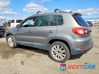 Drugie zdjęcie samochodu z przodu: 2011 VOLKSWAGEN TIGUAN S VIN:WVGBV7AX7BW545977 - miniatura