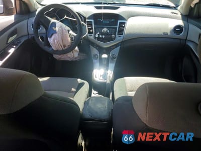 Zdjęcie 8 z 13 samochodu: 2012 CHEVROLET CRUZE LS VIN:1G1PC5SH9C7180251 - miniatura