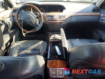 Zdjęcie 8 z 12 samochodu: 2007 MERCEDES-BENZ S 550 VIN:WDDNG71X07A042829 - miniatura