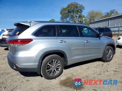 Trzecie zdjęcie samochodu z tyłu: 2018 TOYOTA HIGHLANDER XLE VIN:5TDJZRFH0JS492846 - miniatura