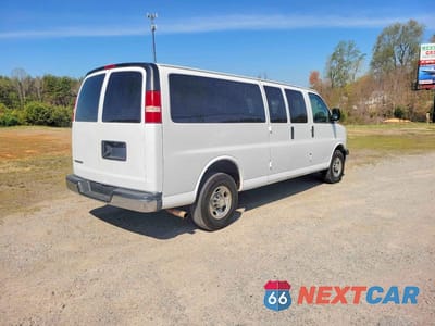 Czwarte zdjęcie samochodu z boku: 2015 CHEVROLET EXPRESS G3500 LT VIN:1GAZG1FG2F1135280 - miniatura