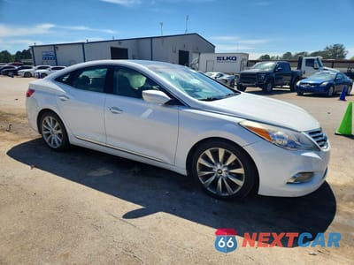 Czwarte zdjęcie samochodu z boku: 2013 HYUNDAI AZERA BASE VIN:KMHFH4JG6DA205999 - miniatura