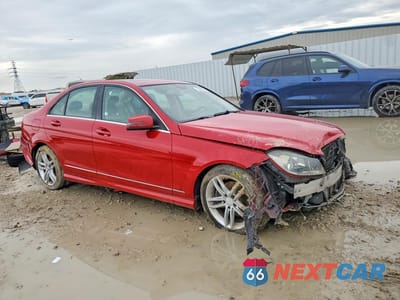 Czwarte zdjęcie samochodu z boku: 2013 MERCEDES-BENZ C 250 VIN:WDDGF4HB0DR256544 - miniatura