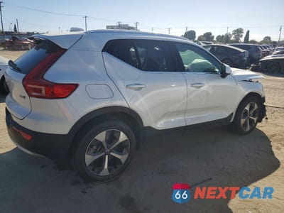 Trzecie zdjęcie samochodu z tyłu: 2024 VOLVO XC40 CORE VIN:YV4L12UK4R2202338 - miniatura