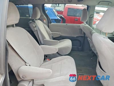 Zdjęcie 11 z 13 samochodu: 2018 TOYOTA SIENNA LE VIN:5TDKZ3DC6JS905376 - miniatura