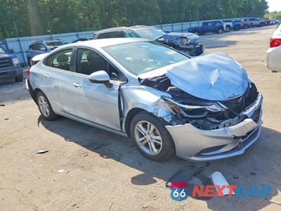 Czwarte zdjęcie samochodu z boku: 2017 CHEVROLET CRUZE LT VIN:1G1BE5SM1H7168569 - miniatura