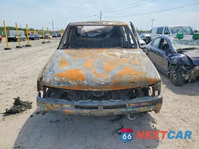 Piąte zdjęcie samochodu w środku: 2001 CHEVROLET SILVERADO K1500 VIN:1GCEK19V61Z223354 - miniatura