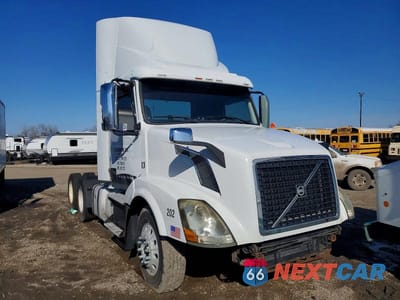 2014 VOLVO VNL SEMI TRUCK 4V4NC9EG9EN169259 - główne zdjęcie licytacji z USA - miniatura