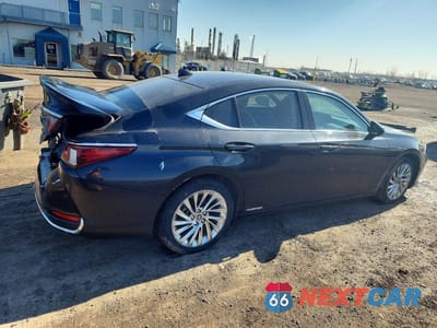 Trzecie zdjęcie samochodu z tyłu: 2019 LEXUS ES 300H BASE VIN:JTHB21B1XK2047850 - miniatura