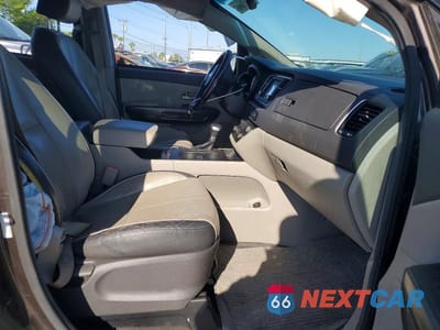 Zdjęcie 7 z 13 samochodu: 2017 KIA SEDONA LX VIN:KNDMB5C10H6325575 - miniatura