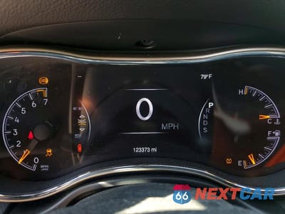 Zdjęcie 9 z 13 samochodu: 2015 JEEP GRAND CHEROKEE LAREDO VIN:1C4RJFAG1FC747925 - miniatura