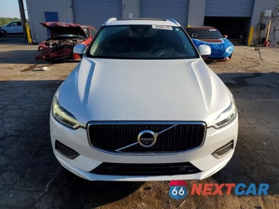 Piąte zdjęcie samochodu w środku: 2018 VOLVO XC60 T6 MOMENTUM VIN:YV4A22RK3J1027460 - miniatura