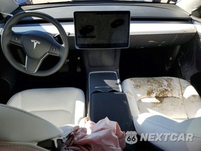 Zdjęcie 8 z 12 samochodu: 2024 TESLA Y VIN:7SAYGAEE0RF120939 - miniatura