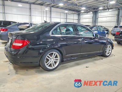 Trzecie zdjęcie samochodu z tyłu: 2012 MERCEDES-BENZ C 300 4MATIC VIN:WDDGF8BB5CA613665 - miniatura