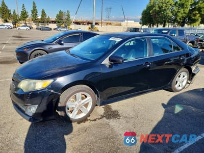 2014 TOYOTA CAMRY SE 4T1BF1FK5EU747286 - główne zdjęcie licytacji z USA - miniatura