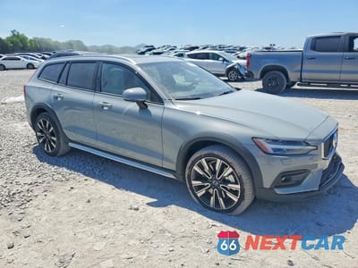 Czwarte zdjęcie samochodu z boku: 2026 VOLVO V60 CROSS COUNTRY ULTRA VIN:YV4L12WL1T2170512 - miniatura