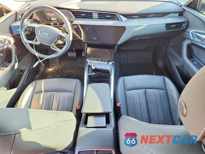 Zdjęcie 8 z 13 samochodu: 2021 AUDI E-TRON PREMIUM PLUS VIN:WA1LAAGEXMB010704 - miniatura