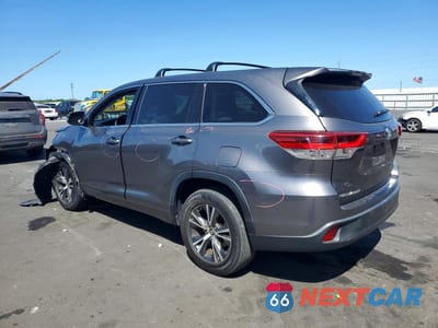 Drugie zdjęcie samochodu z przodu: 2018 TOYOTA HIGHLANDER LE VIN:5TDZARFH4JS038786 - miniatura