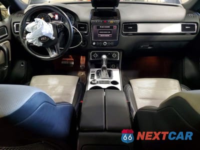 Zdjęcie 8 z 13 samochodu: 2017 VOLKSWAGEN TOUAREG WOLFSBURG VIN:WVGRF7BP5HD006143 - miniatura