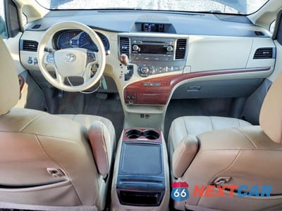 Zdjęcie 8 z 12 samochodu: 2014 TOYOTA SIENNA XLE 8-PASSENGER VIN:5TDYK3DC1ES446326 - miniatura