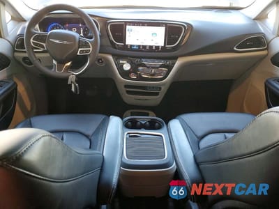 Zdjęcie 8 z 12 samochodu: 2024 CHRYSLER PACIFICA TOURING L VIN:2C4RC1BG1RR158106 - miniatura