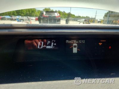Zdjęcie 9 z 12 samochodu: 2015 TOYOTA PRIUS C TWO VIN:JTDKDTB34F1577705 - miniatura
