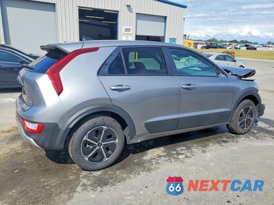 Trzecie zdjęcie samochodu z tyłu: 2026 KIA NIRO LX VIN:KNDCP3LE8T5332230 - miniatura