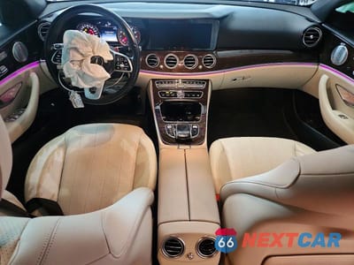 Zdjęcie 8 z 12 samochodu: 2019 MERCEDES-BENZ E 300 VIN:WDDZF4JB9KA682893 - miniatura