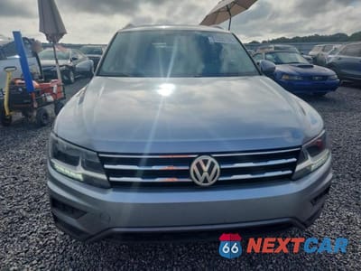 Piąte zdjęcie samochodu w środku: 2019 VOLKSWAGEN TIGUAN S VIN:3VV1B7AX2KM187052 - miniatura
