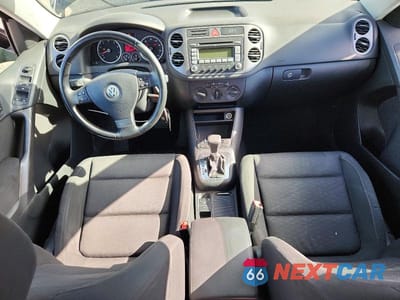 Zdjęcie 8 z 13 samochodu: 2009 VOLKSWAGEN TIGUAN S VIN:WVGAV75N39W062680 - miniatura