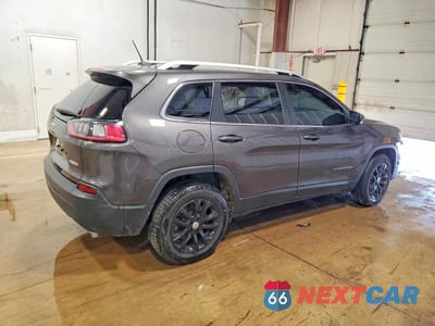 Trzecie zdjęcie samochodu z tyłu: 2021 JEEP CHEROKEE LATITUDE LUX VIN:1C4PJMMX7MD217182 - miniatura