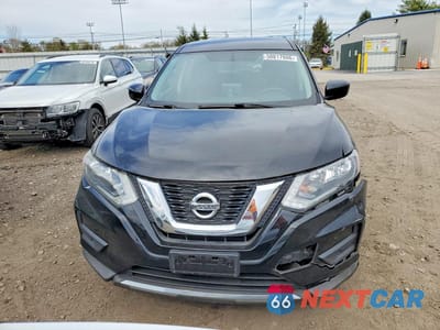 Piąte zdjęcie samochodu w środku: 2017 NISSAN ROGUE S VIN:KNMAT2MV7HP525170 - miniatura