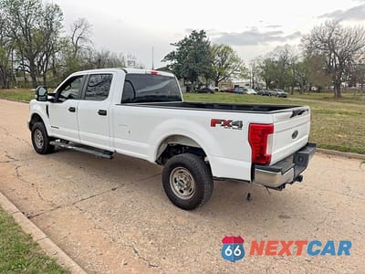 Trzecie zdjęcie samochodu z tyłu: 2019 FORD F250 SUPER DUTY VIN:1FT7W2BT5KEC67172 - miniatura