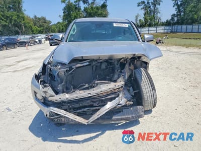 Piąte zdjęcie samochodu w środku: 2018 TOYOTA TACOMA SR5 V6 VIN:5TFAZ5CN8JX067601 - miniatura