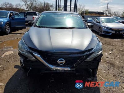 Piąte zdjęcie samochodu w środku: 2017 NISSAN SENTRA S VIN:3N1AB7AP6HY384597 - miniatura