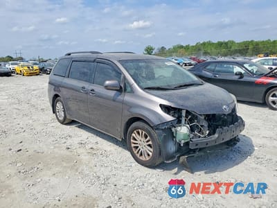 Czwarte zdjęcie samochodu z boku: 2015 TOYOTA SIENNA LE 8-PASSENGER VIN:5TDKK3DC8FS573131 - miniatura