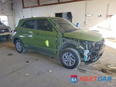 Czwarte zdjęcie samochodu z boku: 2021 HYUNDAI VENUE SE VIN:KMHRB8A38MU066234 - miniatura