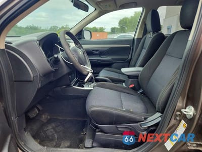 Zdjęcie 7 z 11 samochodu: 2018 MITSUBISHI OUTLANDER ES VIN:JA4AD2A32JZ006547 - miniatura