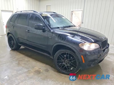 Czwarte zdjęcie samochodu z boku: 2013 BMW X5 XDRIVE35I VIN:5UXZV4C5XD0B05823 - miniatura