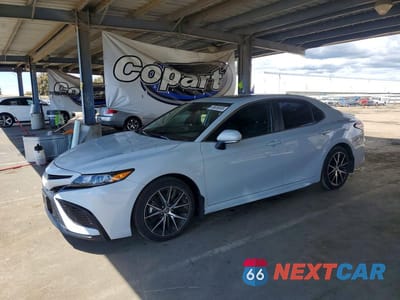 2023 TOYOTA CAMRY SE 4T1S11AK6PU154366 - główne zdjęcie licytacji z USA - miniatura