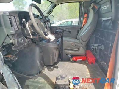 Zdjęcie 7 z 14 samochodu: 2017 CHEV EXPRESS G2500 VIN:1GCWGAF13H1215888 - miniatura