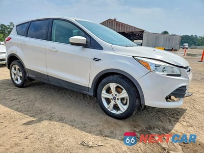 Czwarte zdjęcie samochodu z boku: 2015 FORD ESCAPE SE VIN:1FMCU0GXXFUC85713 - miniatura
