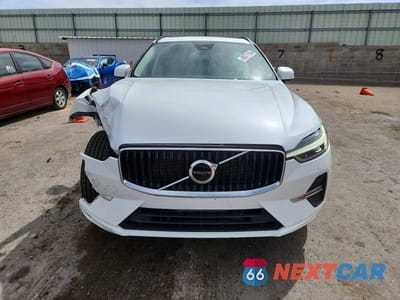 Piąte zdjęcie samochodu w środku: 2022 VOLVO XC60 B5 MOMENTUM VIN:YV4L12RK4N1050893 - miniatura