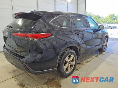 Trzecie zdjęcie samochodu z tyłu: 2023 TOYOTA HIGHLANDER LE VIN:5TDKDRAH0PS026014 - miniatura